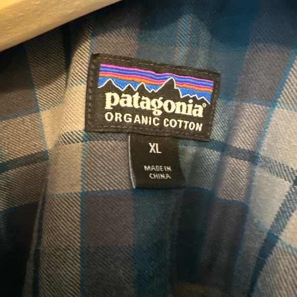 Men’s Patagonia Button Down Flannel - Picture 3 of 3